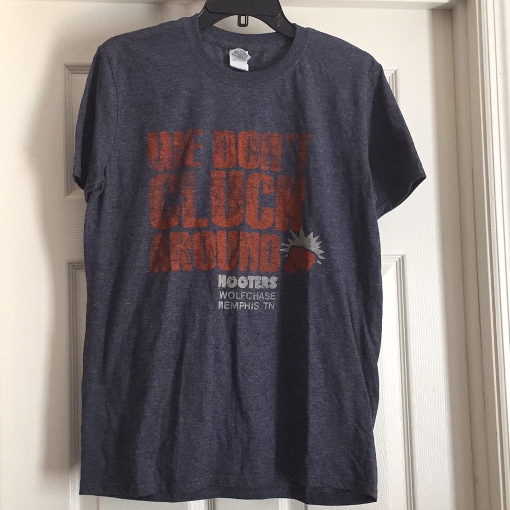 Men’s Hooters T-shirt
